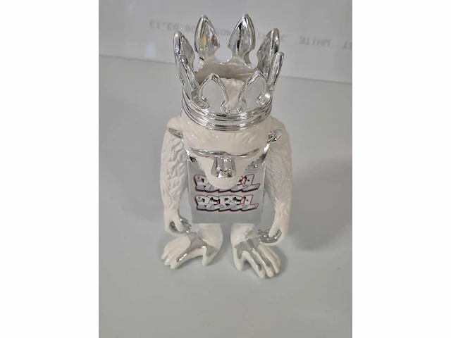 Van apple - graffiti monkey - resin / chroom - 24 x 13 - afbeelding 3 van  4
