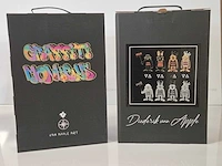 Van apple - graffiti monkey - resin / chroom - 24 x 13 - afbeelding 4 van  4