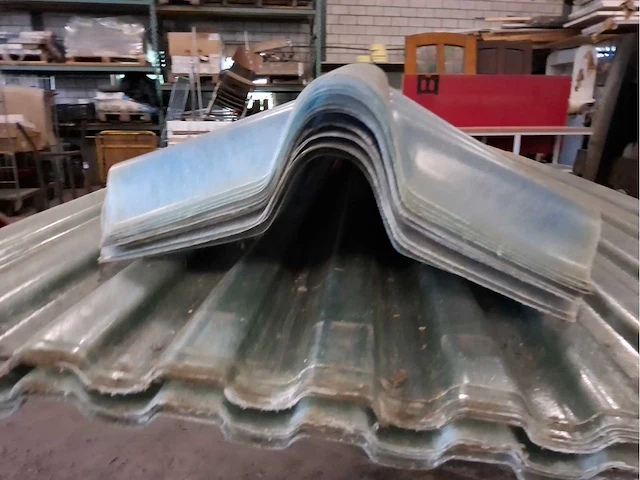 Van boven rol polyester golfplaten - afbeelding 2 van  3