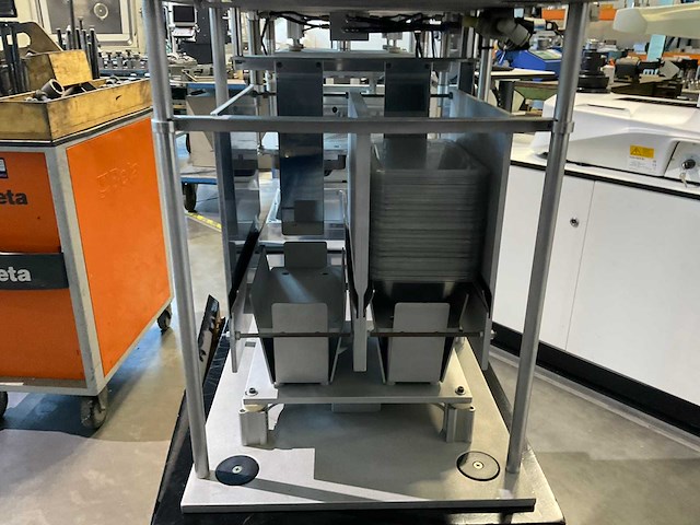 Van den berg stansmatrijzen display - afbeelding 5 van  5