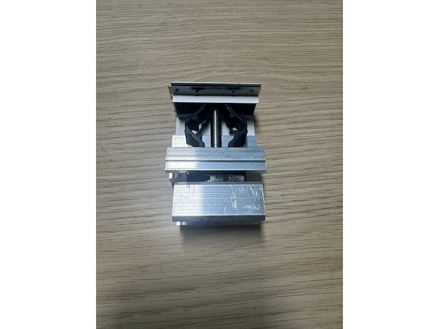 Van der valk - 721552 - eindklem tbv zonnepanelen (100x) - afbeelding 4 van  5