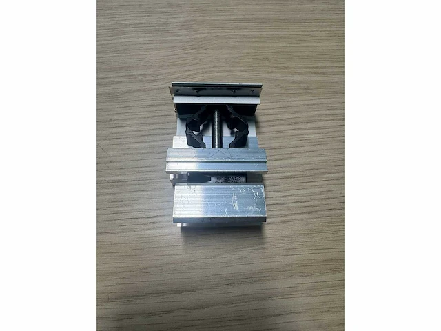 Van der valk - 721552 - eindklem tbv zonnepanelen (100x) - afbeelding 4 van  5