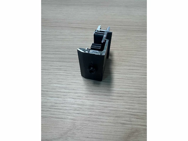 Van der valk - 721552zw - eindklem tbv zonnepanelen (100x) - afbeelding 3 van  4