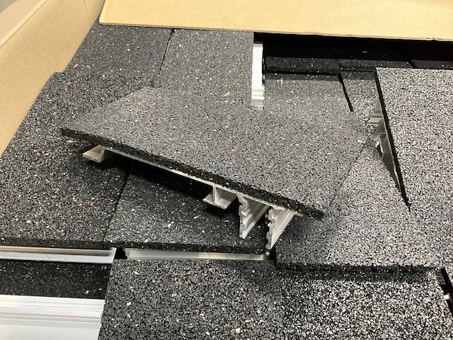 Van der valk aluminium paneelondersteuning (150x) - afbeelding 7 van  9