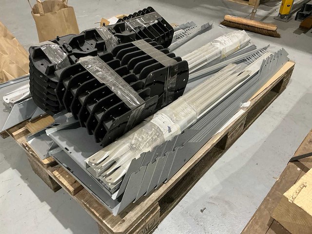 Van der valk en solarstell luifelkits, winddeflectoren en zijplaten - afbeelding 4 van  10