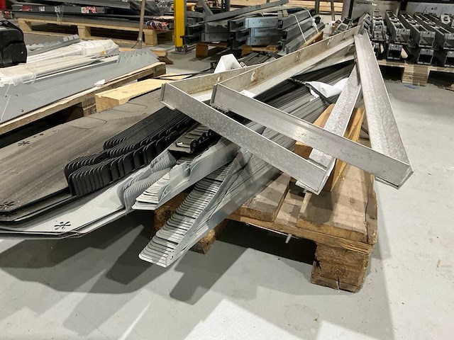 Van der valk en solarstell luifelkits, winddeflectoren en zijplaten - afbeelding 8 van  10