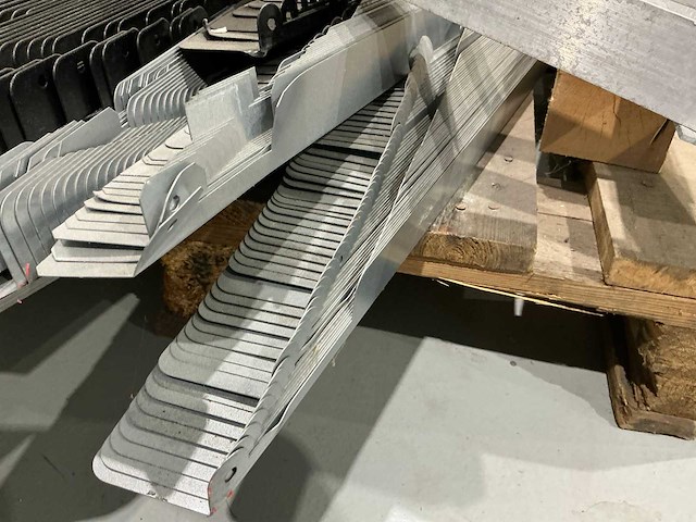 Van der valk en solarstell luifelkits, winddeflectoren en zijplaten - afbeelding 9 van  10