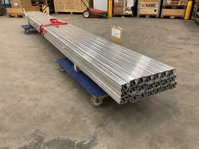 Van der valk valkside++ 467cm aluminium zonnepaneel montageprofiel (42x) - afbeelding 1 van  2