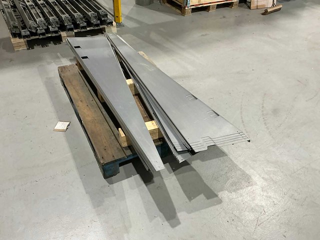 Van der valk verzinkte zijplaat rechts (40x) - afbeelding 1 van  3