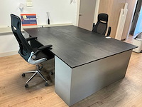 Van drie bureau met 2 bureaustoelen - afbeelding 1 van  5