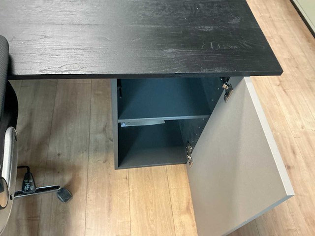 Van drie bureau met 2 bureaustoelen - afbeelding 2 van  5