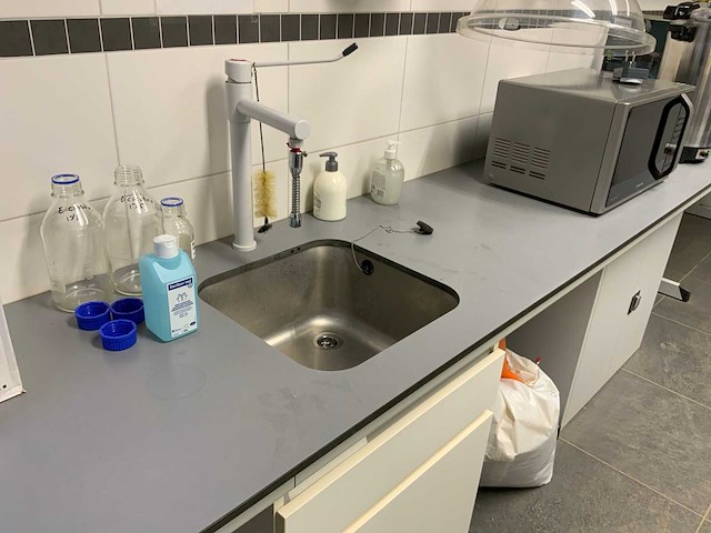Van schaik en berghuis laboratorium meubel opstelling - afbeelding 9 van  10