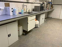 Van schaik en berghuis laboratorium meubel opstelling - afbeelding 1 van  10
