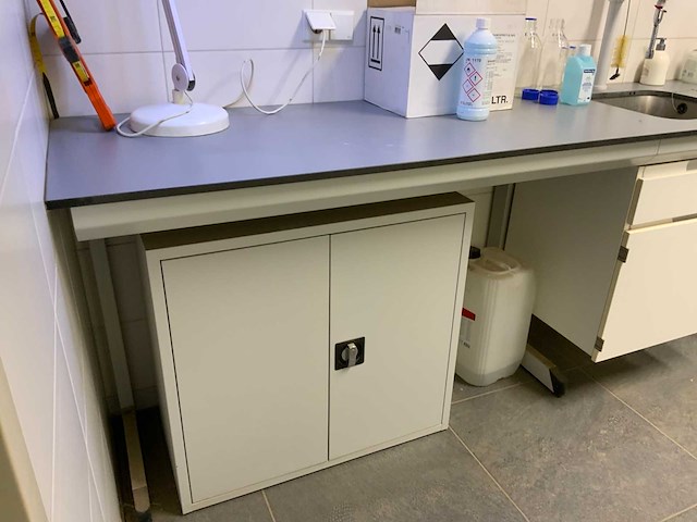 Van schaik en berghuis laboratorium meubel opstelling - afbeelding 2 van  10