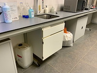 Van schaik en berghuis laboratorium meubel opstelling - afbeelding 10 van  10