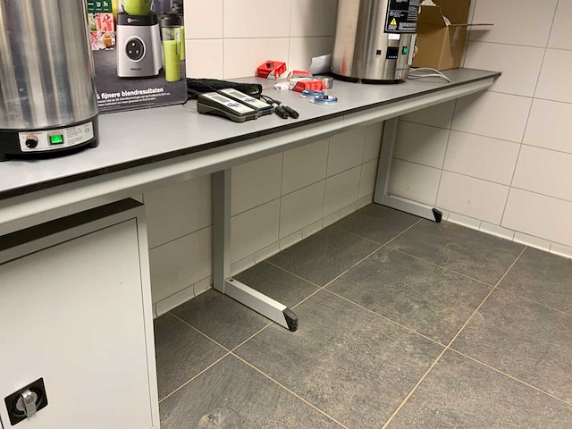 Van schaik en berghuis laboratorium meubel opstelling - afbeelding 8 van  10