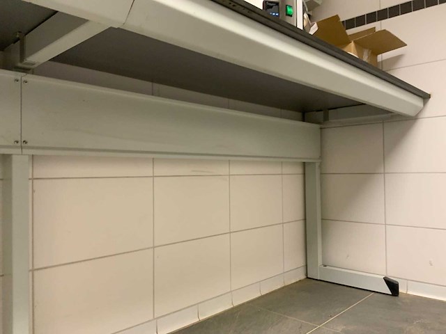 Van schaik en berghuis laboratorium meubel opstelling - afbeelding 5 van  10