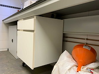Van schaik en berghuis laboratorium meubel opstelling - afbeelding 6 van  10