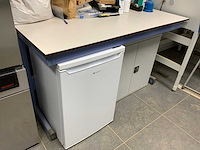 Van schaik en berghuis laboratorium meubel opstelling - afbeelding 3 van  5