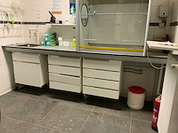 Van schaik en berghuis laboratorium meubel opstelling - afbeelding 1 van  6
