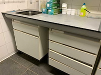 Van schaik en berghuis laboratorium meubel opstelling - afbeelding 2 van  6