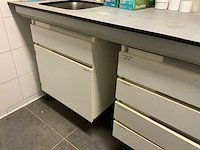 Van schaik en berghuis laboratorium meubel opstelling - afbeelding 6 van  6