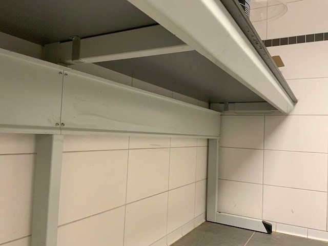 Van schaik en berghuis laboratorium meubel opstelling - afbeelding 10 van  10