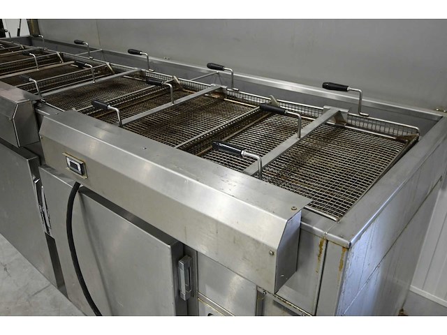 Van ‘t wout rvs mobiele koelwerkbank / oliebollenlijn - afbeelding 2 van  17