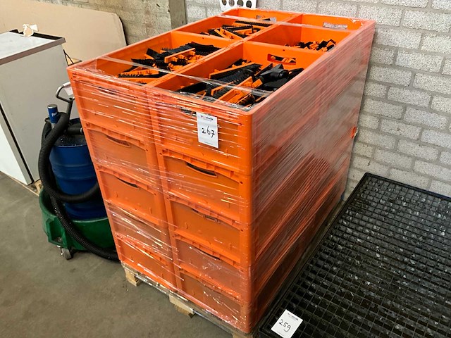 Vanderlande onderdelen intern transport systemen - afbeelding 4 van  4