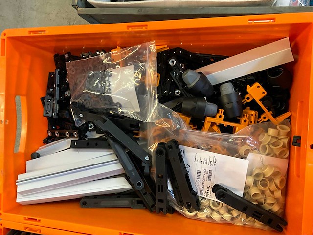 Vanderlande onderdelen intern transport systemen - afbeelding 5 van  8