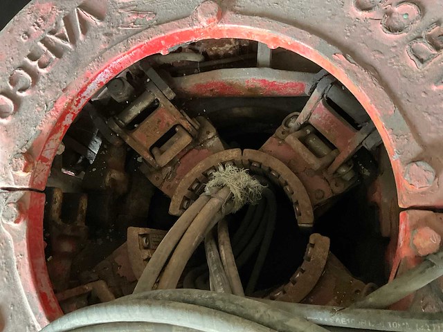 Varco hydraulische casingtang (hydraulische pijpentang) - afbeelding 4 van  4