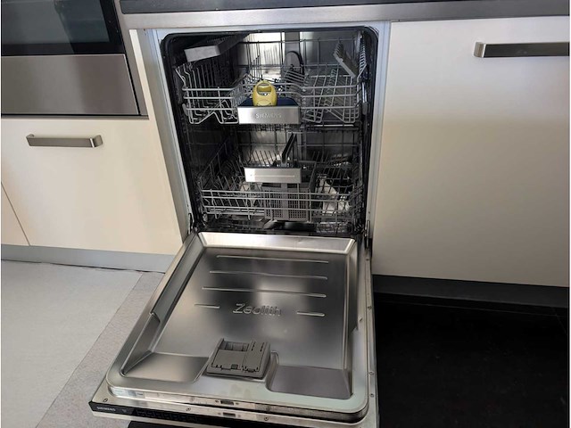 Varenna - keuken met apparatuur - afbeelding 17 van  39