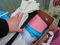 Varia textiel in bananendoos - afbeelding 2 van  3