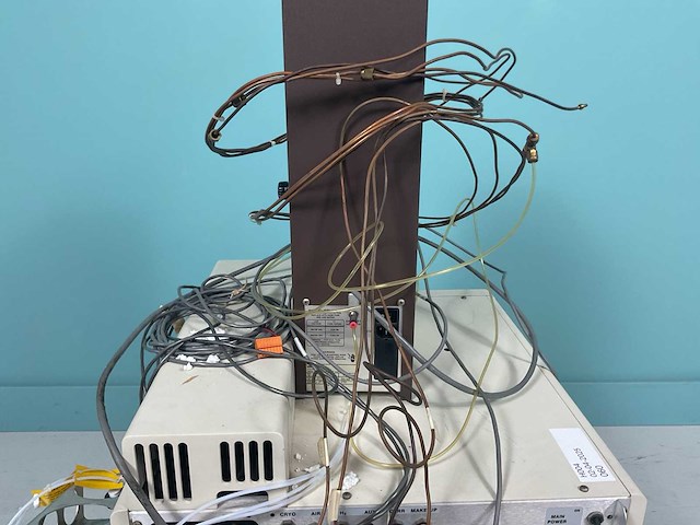 Varian diverse laboratoriumapparatuur - afbeelding 8 van  8