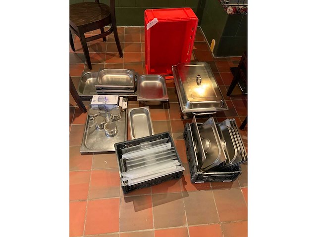 Various chafing dish accesoires - afbeelding 1 van  1