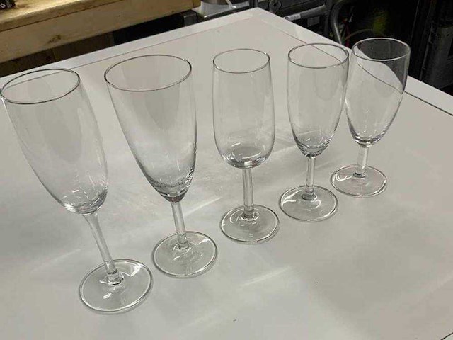 Various champagne glasses (120x) - afbeelding 1 van  11