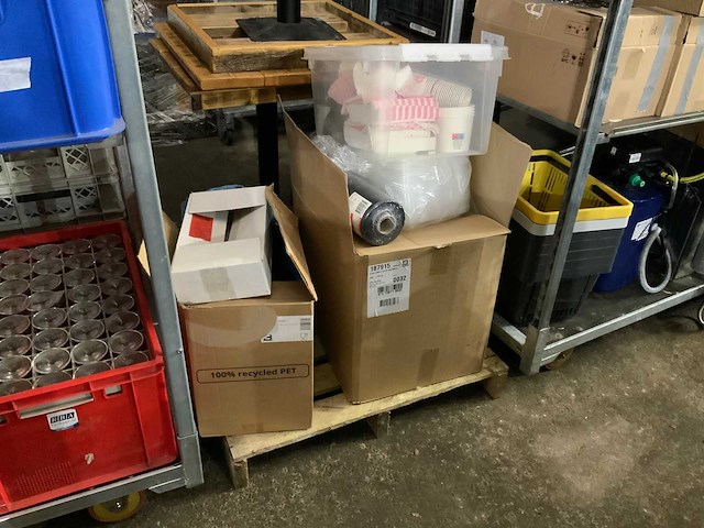 Various disposable material - afbeelding 1 van  4