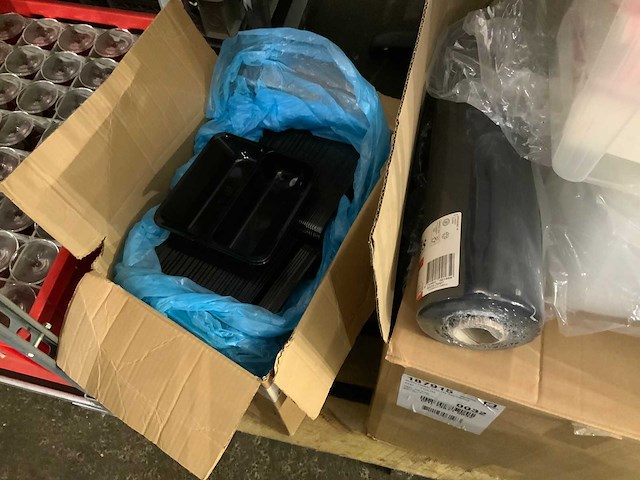 Various disposable material - afbeelding 4 van  4