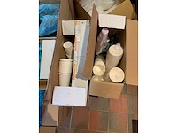 Various disposable materials - afbeelding 1 van  4