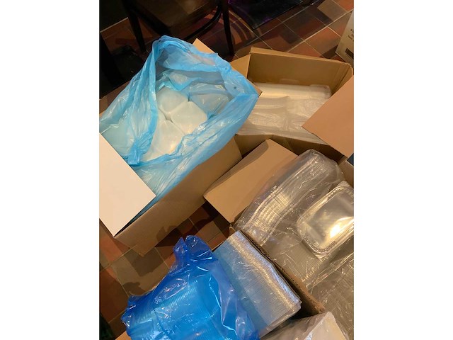 Various disposable materials - afbeelding 4 van  4