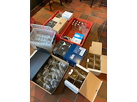 Various glassware - afbeelding 1 van  3