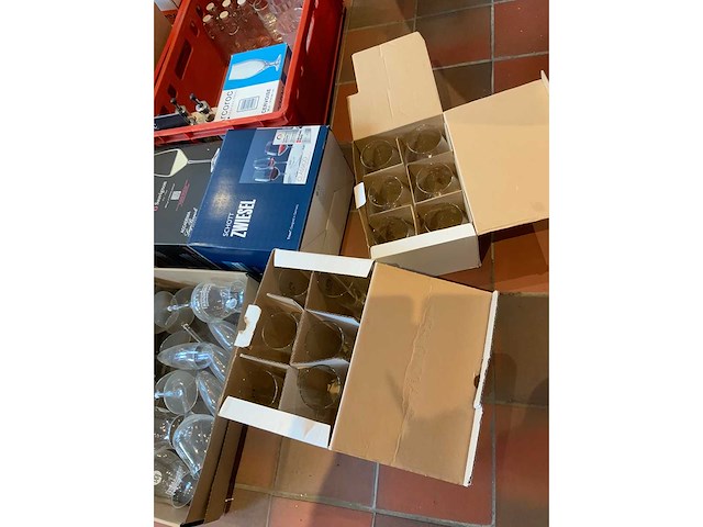 Various glassware - afbeelding 3 van  3