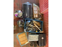 Various kitchen equipment - afbeelding 2 van  6