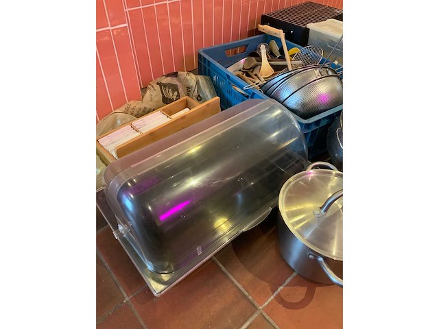 Various kitchen equipment - afbeelding 4 van  6