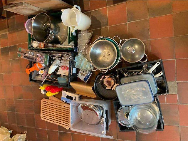 Various kitchenware - afbeelding 1 van  6