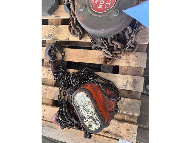 Various lifting and hoisting equipment (2x) - afbeelding 2 van  3