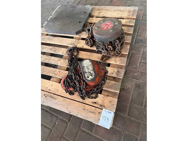 Various lifting and hoisting equipment (2x) - afbeelding 3 van  3
