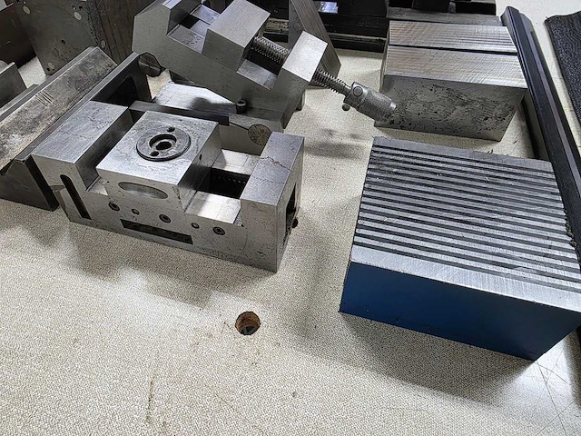 Various parts,tools & accessories - afbeelding 4 van  7