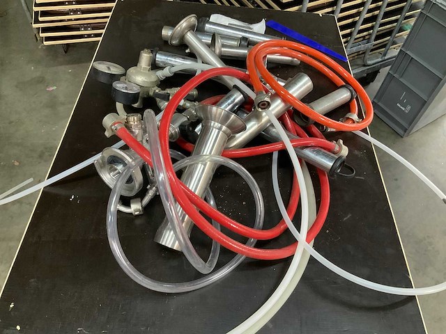 Various tap installation material - afbeelding 3 van  4