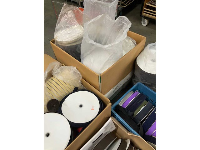 Various velcro rolls - afbeelding 4 van  9